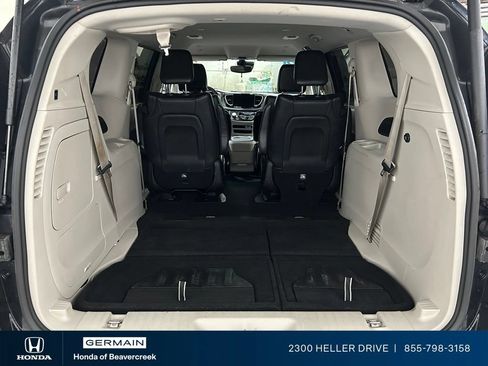 Used 2024 Chrysler Pacifica Limited FWD image 31