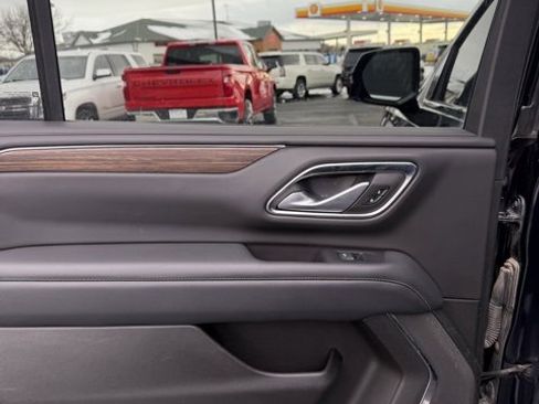 Used 2022 Chevrolet Suburban High Country image 21