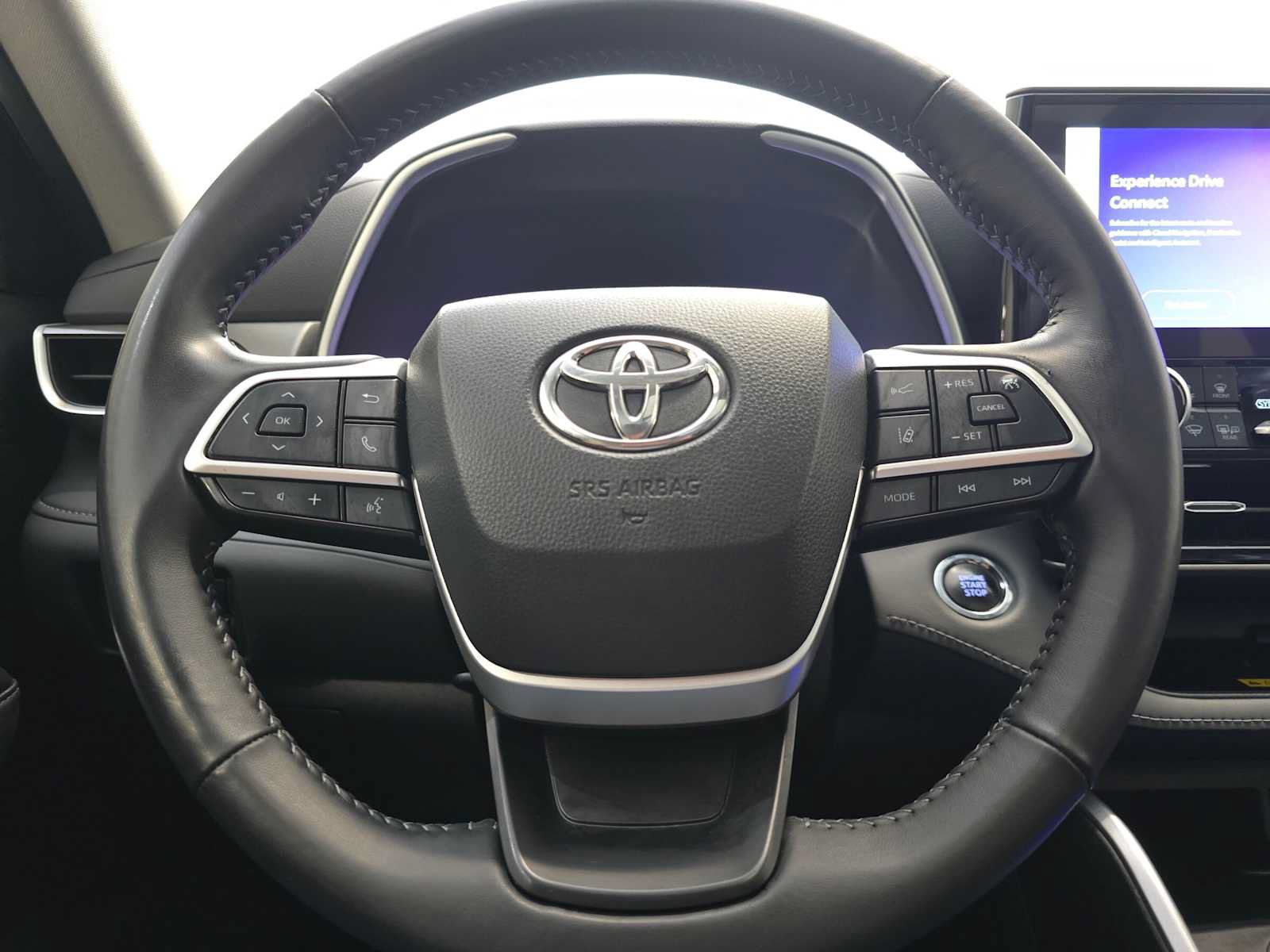Used 2023 Toyota Highlander XLE AWD/4WD image 11
