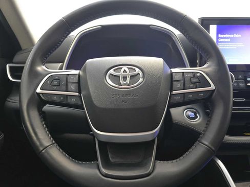 Used 2023 Toyota Highlander XLE AWD/4WD image 11