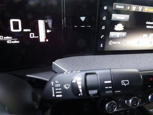 Used 2025 Nissan Kicks SV w/ SV Premium Package image 29