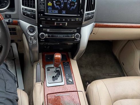Used 2014 Toyota Land Cruiser AWD/4WD image 22