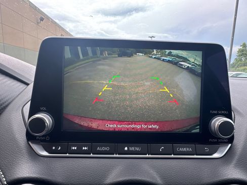 Used 2024 Nissan Sentra SV FWD image 28