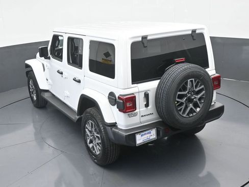 Used 2025 Jeep Wrangler Sahara AWD/4WD image 47