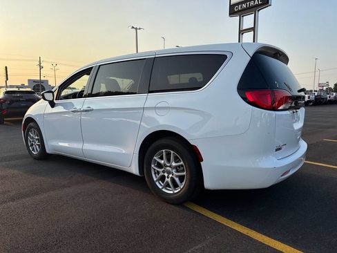 Used 2024 Chrysler Voyager LX FWD image 4