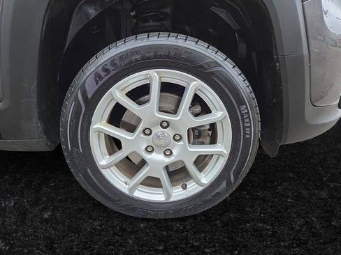 Certified 2020 Jeep Renegade Latitude w/ Cold Weather Group AWD/4WD image 23