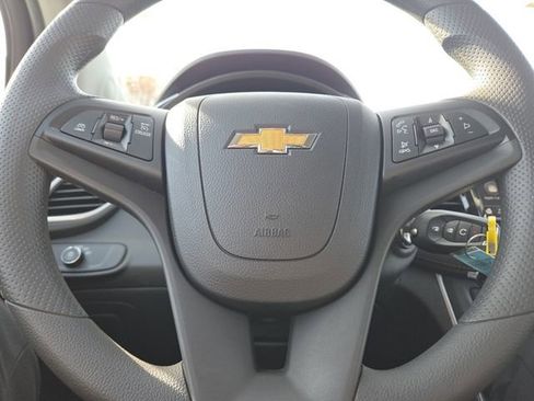 Used 2022 Chevrolet Trax LS w/ Tint and Cruise Package image 29