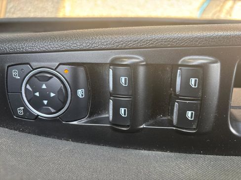 Used 2017 Ford Fusion SE w/ Fusion SE Technology Package image 10