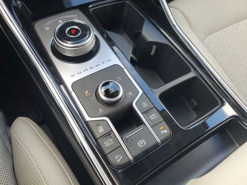 Certified 2022 Kia Sorento SX Prestige w/ Panoramic Sunroof Package image 31