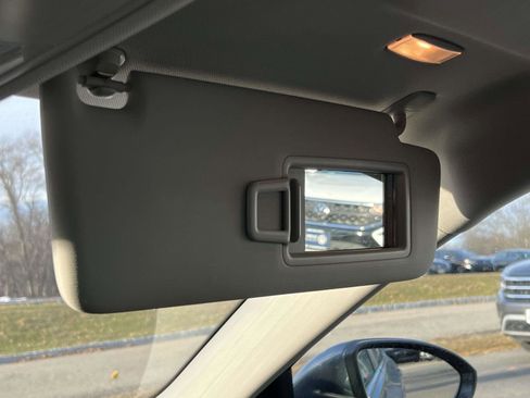 Certified 2022 Volkswagen Jetta SE image 9