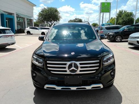 Used 2024 Mercedes-Benz GLB 250 w/ Driver Assistance Package image 3