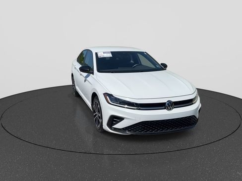 Used 2025 Volkswagen Jetta Sport FWD image 3