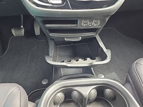 New 2025 Chrysler Pacifica Select image 13