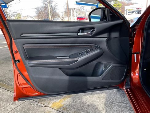 Used 2021 Nissan Altima 2.5 SR w/ SR Premium Package image 22