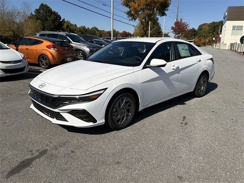 New 2026 Hyundai Elantra Blue image 3