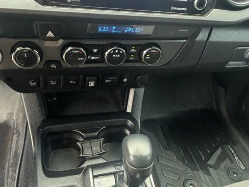 Used 2021 Toyota Tacoma TRD Sport w/ Technology Package image 19