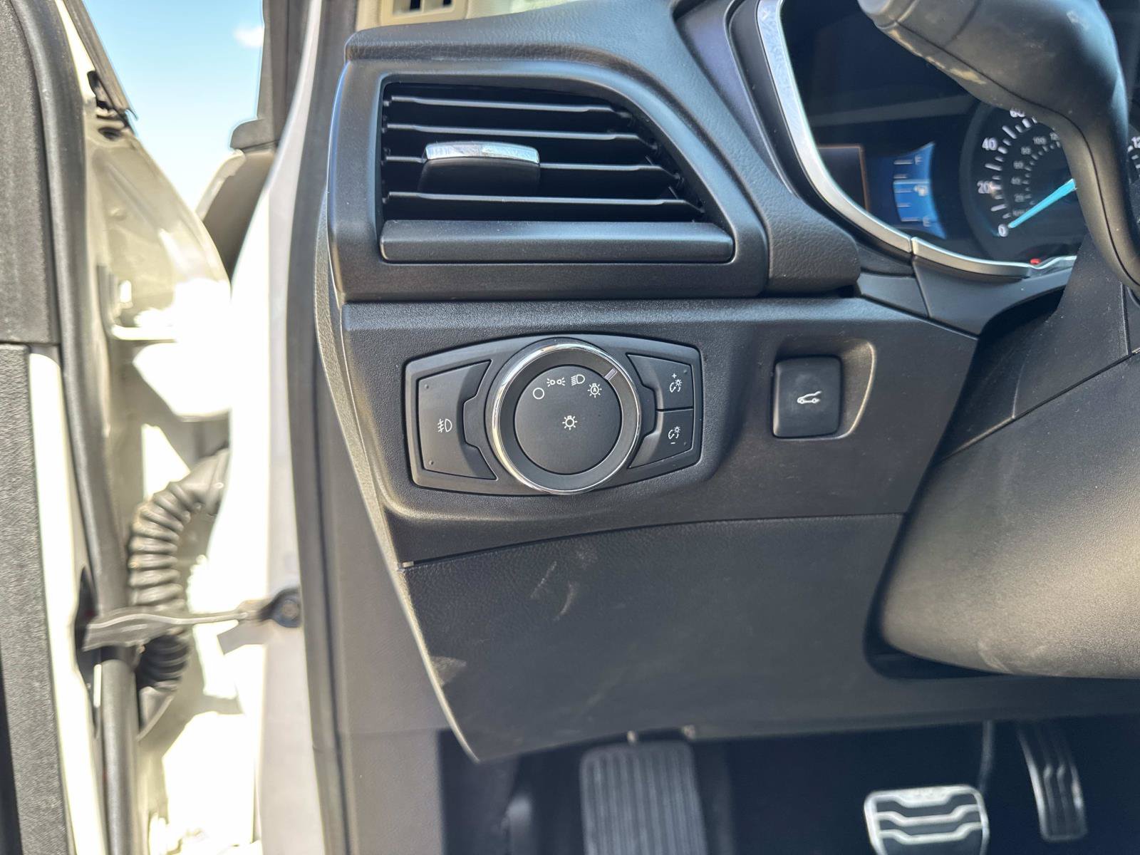 Used 2017 Ford Fusion Titanium FWD image 21