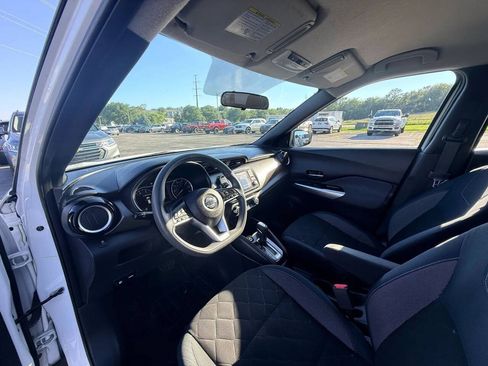 Used 2018 Nissan Kicks SV FWD image 14