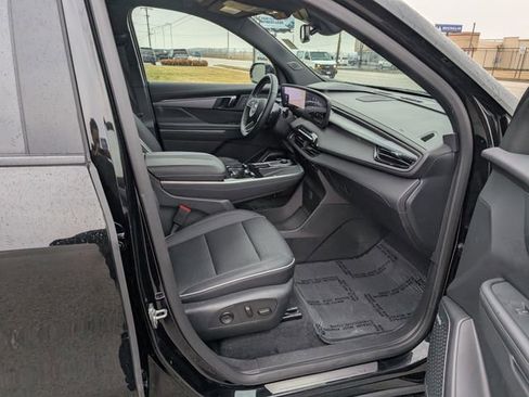 Used 2025 Buick Enclave Sport Touring image 4