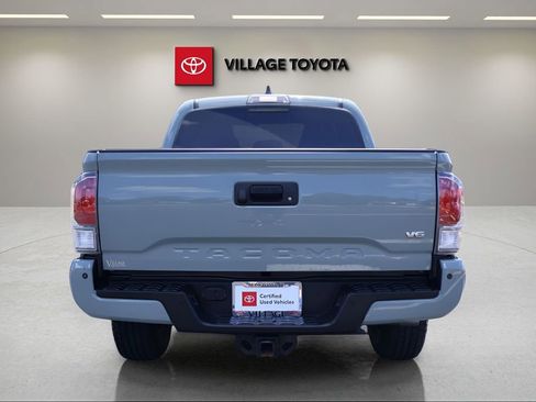 Certified 2022 Toyota Tacoma TRD Off-Road w/ Technology Package RWD image 4