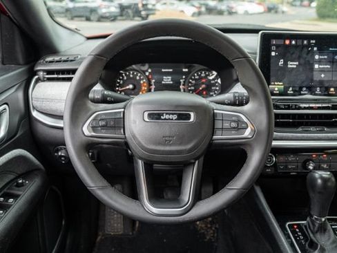 Used 2023 Jeep Compass Latitude AWD/4WD image 30