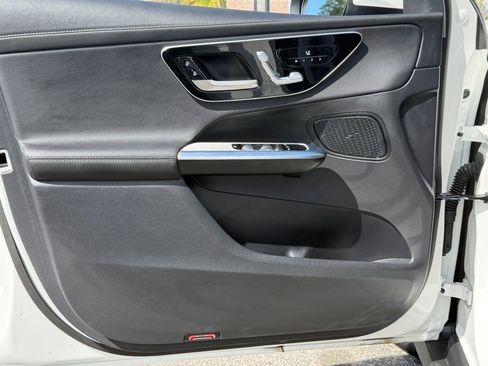 Used 2024 Mercedes-Benz GLC 300 image 17