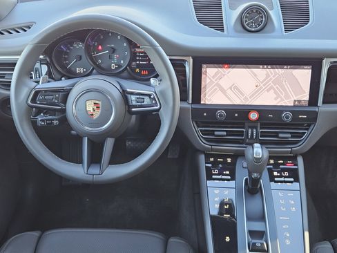 Certified 2025 Porsche Macan image 25