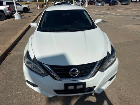 Used 2018 Nissan Altima 2.5 SV FWD image 2