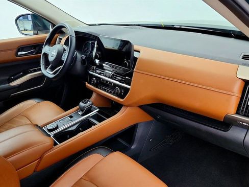 Used 2023 Nissan Pathfinder Platinum w/ Black Appearance Package image 27