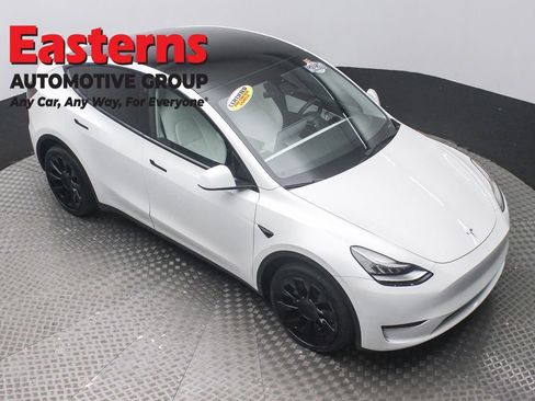 Used 2022 Tesla Model Y Long Range image 3
