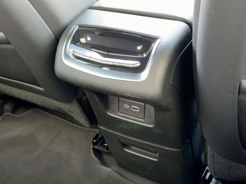 Certified 2023 Cadillac XT6 Premium Luxury w/ Technology Package image 31