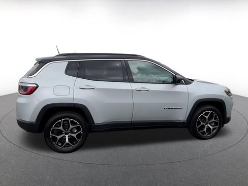 Used 2025 Jeep Compass Limited AWD/4WD image 15