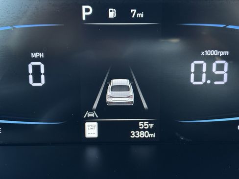 Certified 2025 Hyundai Elantra Sport image 21