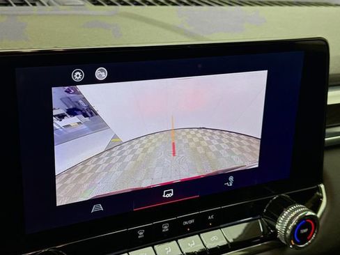 Used 2025 GMC Canyon Elevation image 14