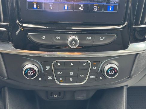 Certified 2023 Chevrolet Traverse LT FWD image 23