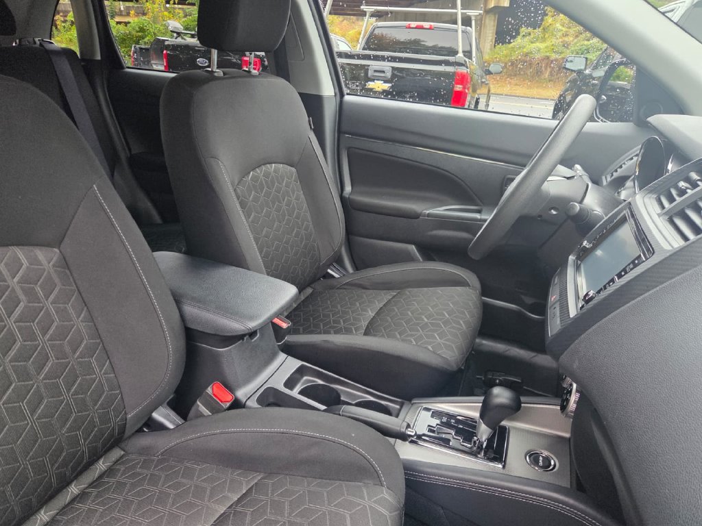 Used 2025 Mitsubishi Outlander Sport ES AWD/4WD image 16