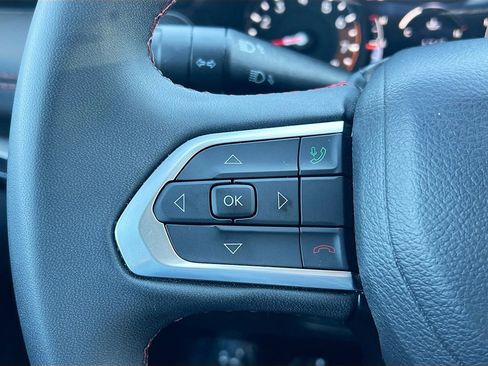 Used 2025 Jeep Compass Trailhawk AWD/4WD image 12