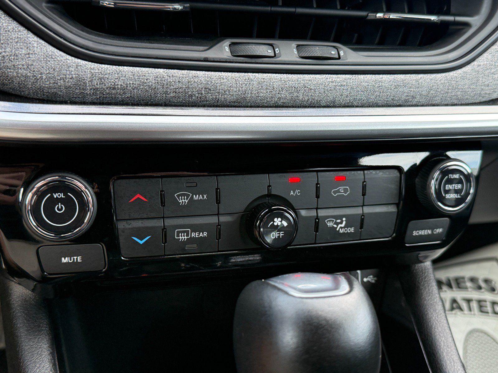Used 2025 Jeep Compass Latitude AWD/4WD image 31