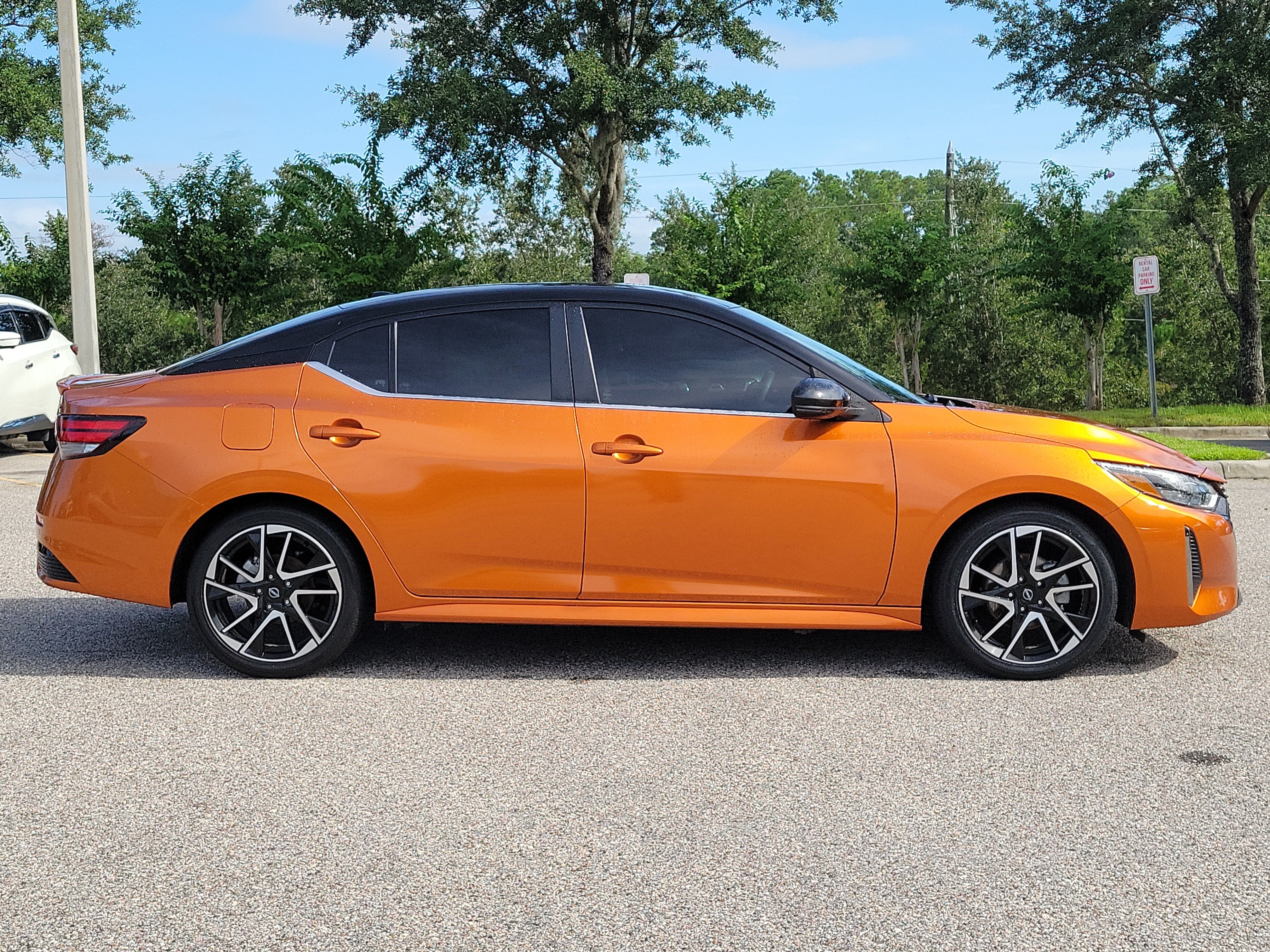 Certified 2024 Nissan Sentra SR w/ Lighting Package FWD image 4