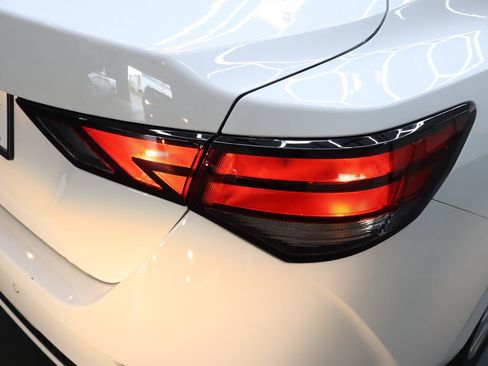 Used 2023 Nissan Sentra S FWD image 32