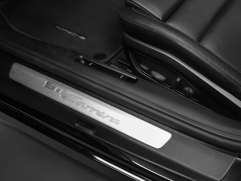 Certified 2022 Porsche 911 Carrera RWD image 26