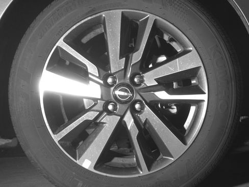 Used 2025 Nissan Versa SV image 13