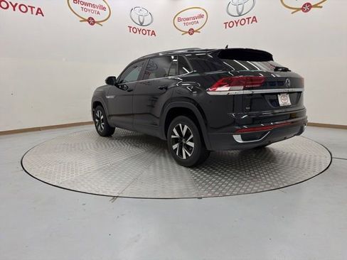 Used 2022 Volkswagen Atlas Cross Sport SE FWD image 6