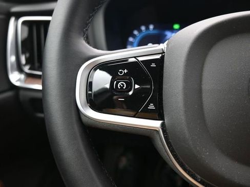 Used 2025 Volvo V60 B5 Cross Country Plus image 25