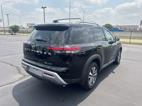 Used 2023 Nissan Pathfinder SL image 3