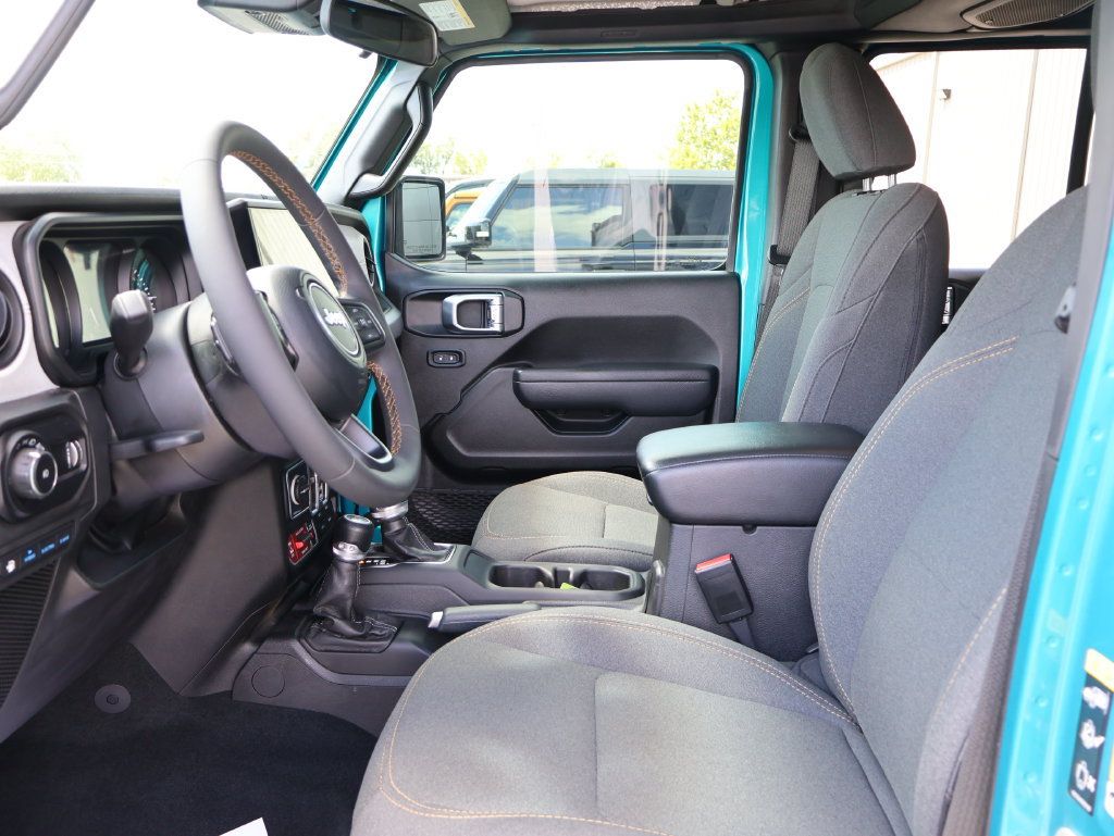 Used 2024 Jeep Wrangler Unlimited AWD/4WD image 21