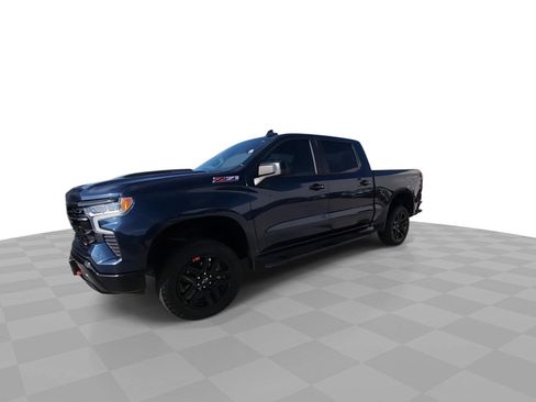 Used 2023 Chevrolet Silverado 1500 LT Trail Boss w/ LPO, Dark Essentials Package AWD/4WD image 4