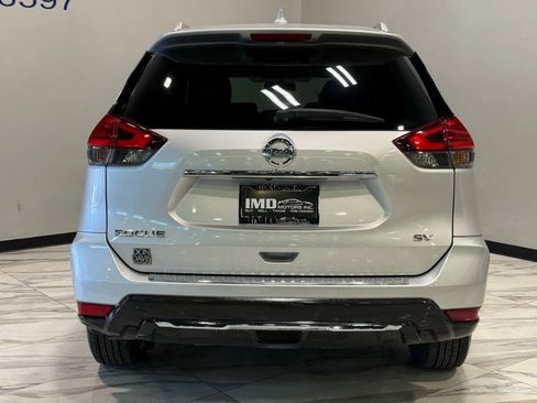 Used 2017 Nissan Rogue SV w/ SV Premium Package image 7