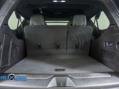 Used 2024 GMC Yukon XL AT4 w/ AT4 Premium Plus Package AWD/4WD image 34