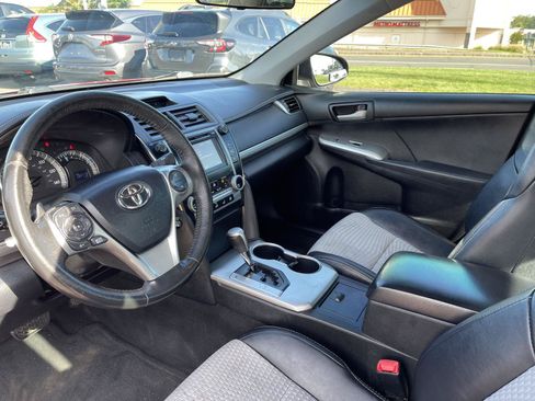 Used 2012 Toyota Camry SE FWD image 3